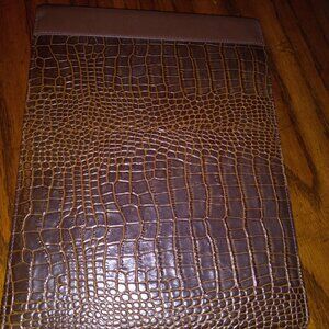 New In Box Levenger Brown Embossed Leather Padfolio Portfolio Dust Jacket